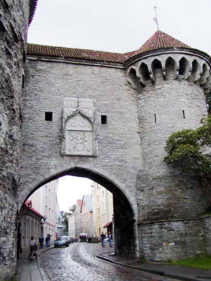 Tallinn_old_town_gate